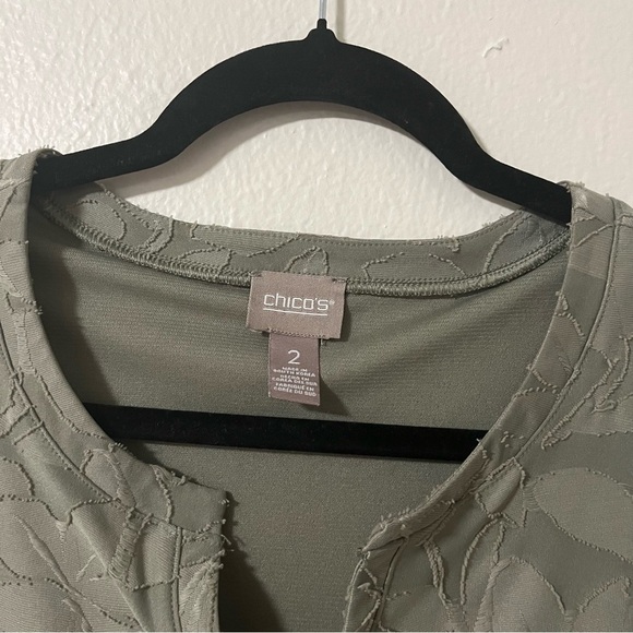 Chico's Size 2 Sage Green leaf textured Relaxed Tunic Top mature elegant - Picture 4 of 6